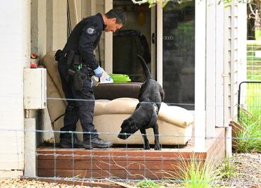Detienen a una mujer por la muerte de sus exsuegros; los habría envenenado con hongos, indican