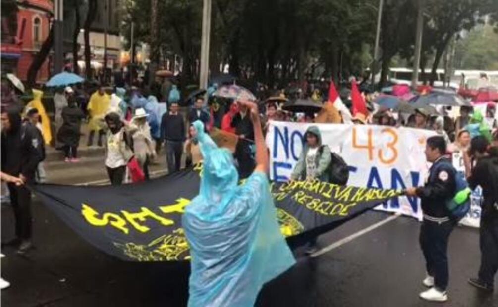 Minuto a minuto de la marcha conmemorativa a 4 años de la desaparición de los 43