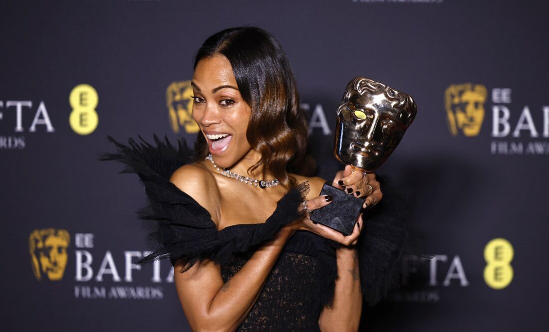 Zoe Saldaña se coronó como Mejor Actriz de reparto por "Emilia Pérez" en los BAFTA. Foto: Joel C Ryan/Invision/AP.