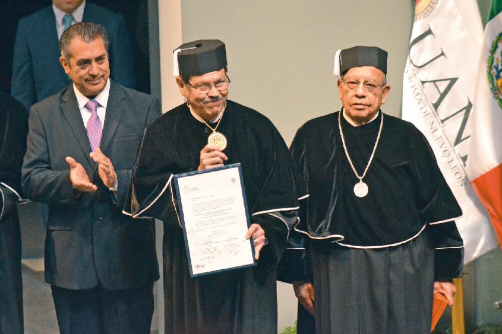 Jaime Rodríguez Calderón asistió a la unción de Rogelio Garza como rector de la UANL durante el periodo 2015-2108 (Especial)