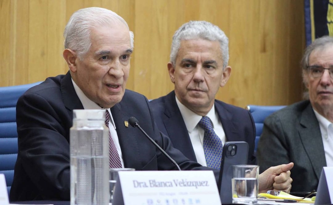 Mesa “La representación política de México en el siglo XXI. ¿Un nuevo pacto político?” de académicos de la UNAM. Foto: Especial