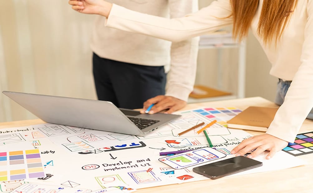 La forma tradicional de desarrollar páginas web permite tener un mayor del código. Foto: iStock