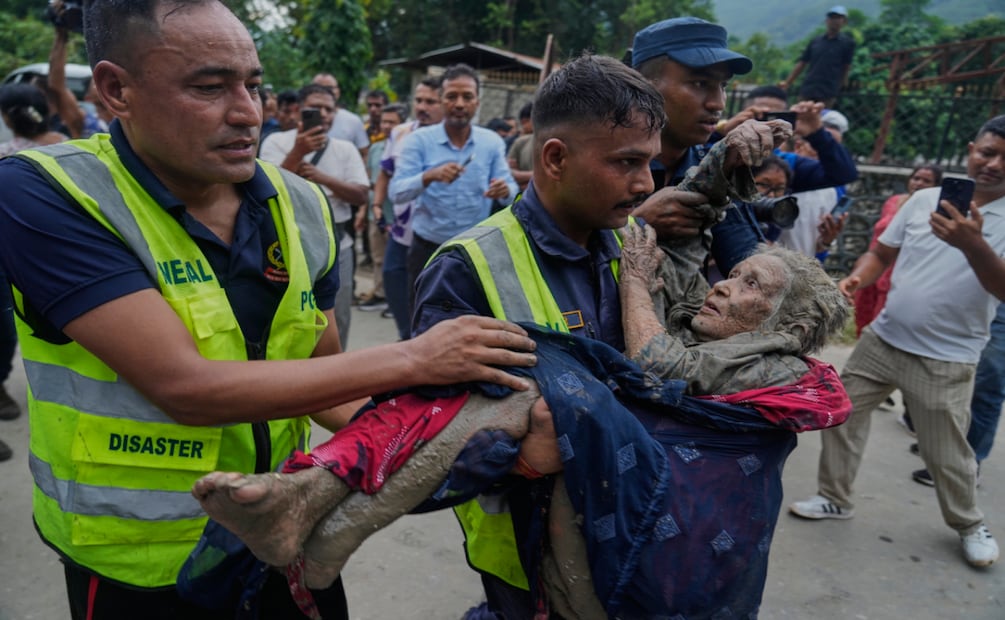 Inundaciones en Nepal dejan decenas de muertos. Foto: AP / Niranjan Shrestha