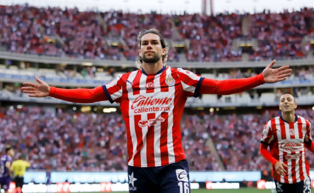 Cade Cowell festeja el tercer gol con Chivas en lo que va del Apertura 2024. Foto: Imago7