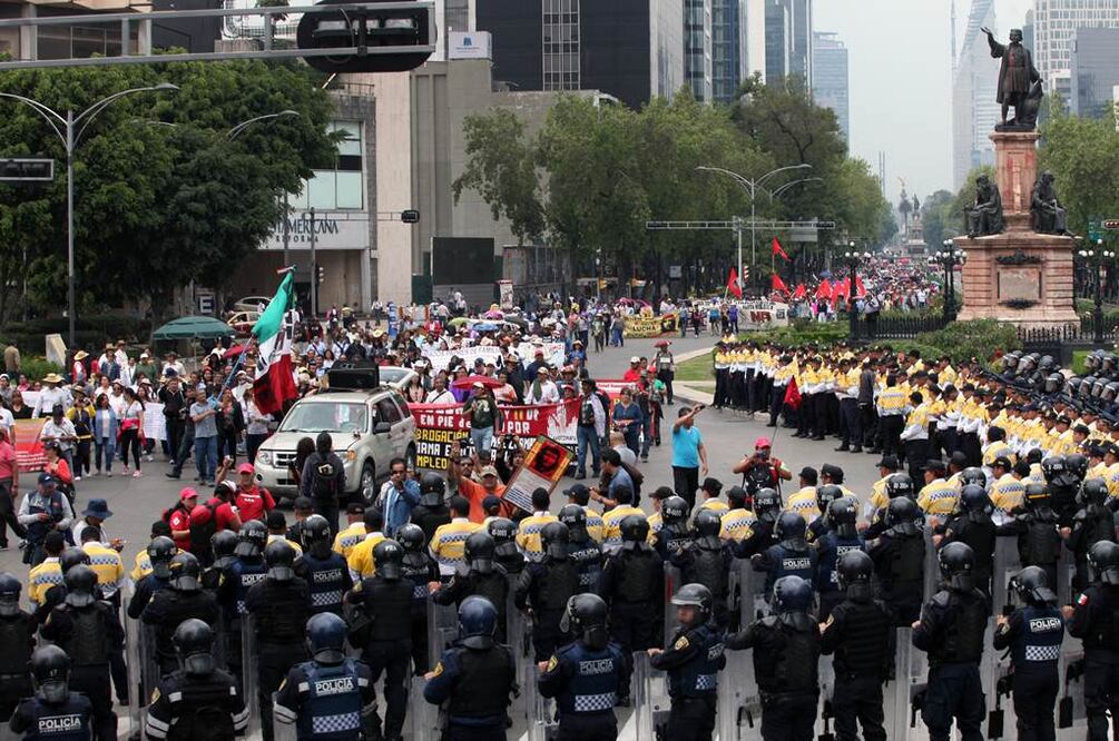 Integrantes de la Coordinadora se manifestaron esta tarde en la Ciudad de México. Foto Valente Rosas/EL UNIVERSAL