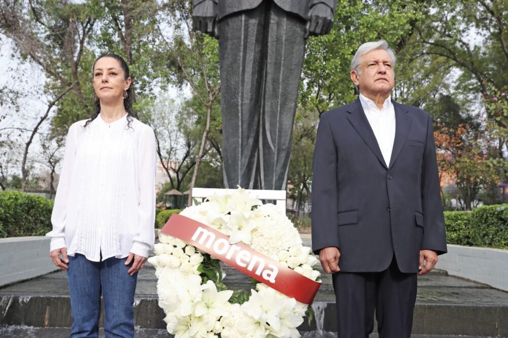 En el Monumento a la Revolución, López Obrador acusó que el INE “no aplica las mismas medidas para todos”. (BERENICE FREGOSO. EL UNIVERSAL)