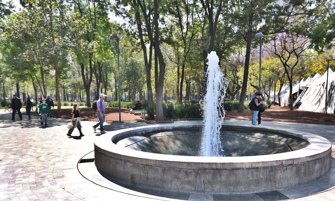 Recibe Alameda Central millonario presupuesto para mantenimiento; persiste la presencia de ambulantes e indigentes. Foto: Axel Sánchez/EL UNIVERSAL
