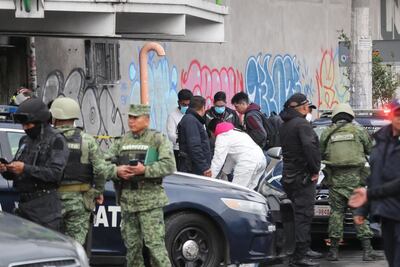Reportan 4 detenidos y 11 cateos por desmembrados y restos colgados en puente peatonal de Toluca