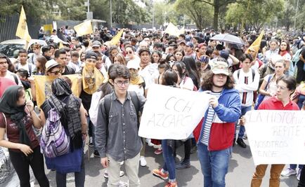 Estudiantes marchan hacia la Rectoría de la UNAM