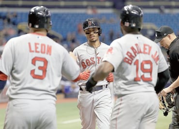 Betts lidera en jonrones