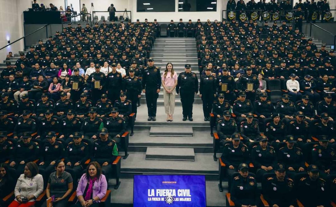 Mariana Rodríguez reconoce a mujeres policías en 8M (04/03/2026). Foto: Especial