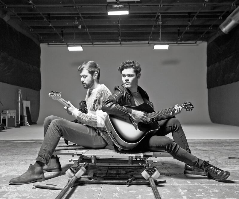 Michel Cervantes y Héctor Garciacésar son amigos desde la secundaria. Foto: WARNER MUSIC