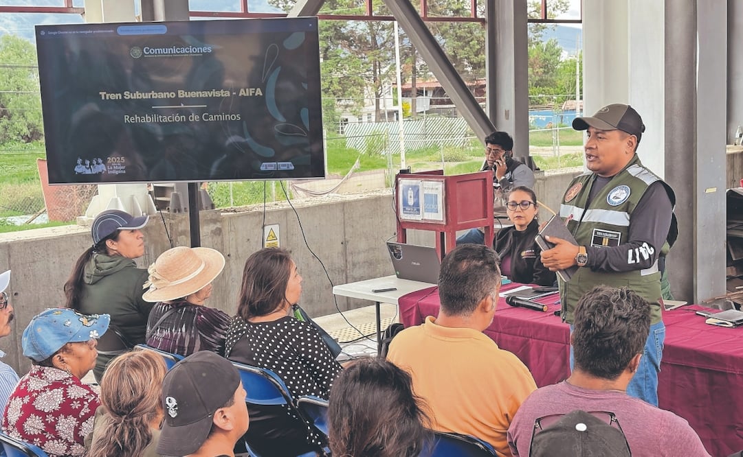 Personal de la Secretaría de Infraestructura, Comunicaciones y Transportes (SICT) y de la Secretaría de la Defensa Nacional (Defensa) se reunieron con vecinos de Tultepec para llegar a un nuevo acuerdo sobre los avances en las obras del tren al AIFA. Foto: de ARTURO CONTRERAS. EL UNIVERSAL