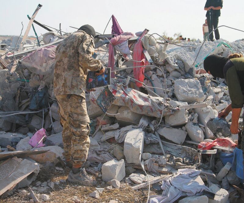 Sitio donde murió el yihadista Abu Bakr al-Baghdadi, en Idlib, Siria. Para Stratfor, lo que diferencia a los cárteles con los terroristas es su objetivo. Foto/YAHYA NEMAH. EFE