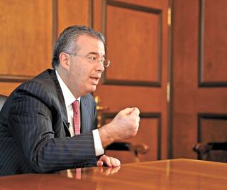 Dejan solo a Banxico