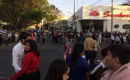 Activan protocolos de seguridad en 5 estados tras sismo de 7.2 grados