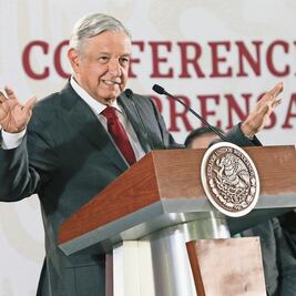Ir a cada rincón del país, pide AMLO a delegados