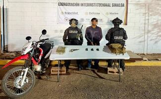 Detienen a dos jóvenes con armas, droga y equipo táctico en Culiacán y Escuinapa; fueron puestos a disposición de la FGR