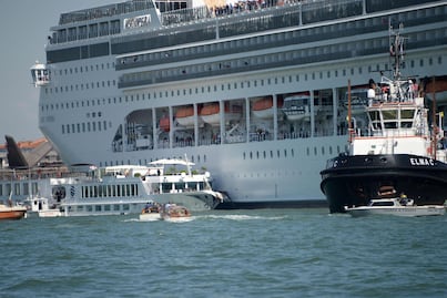 Crucero choca con barco turístico en Venecia; hay cuatro heridos