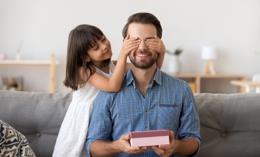 Con esta guía de regalos tu papá se verá más guapo que Brad Pitt. Foto: Istockphoto