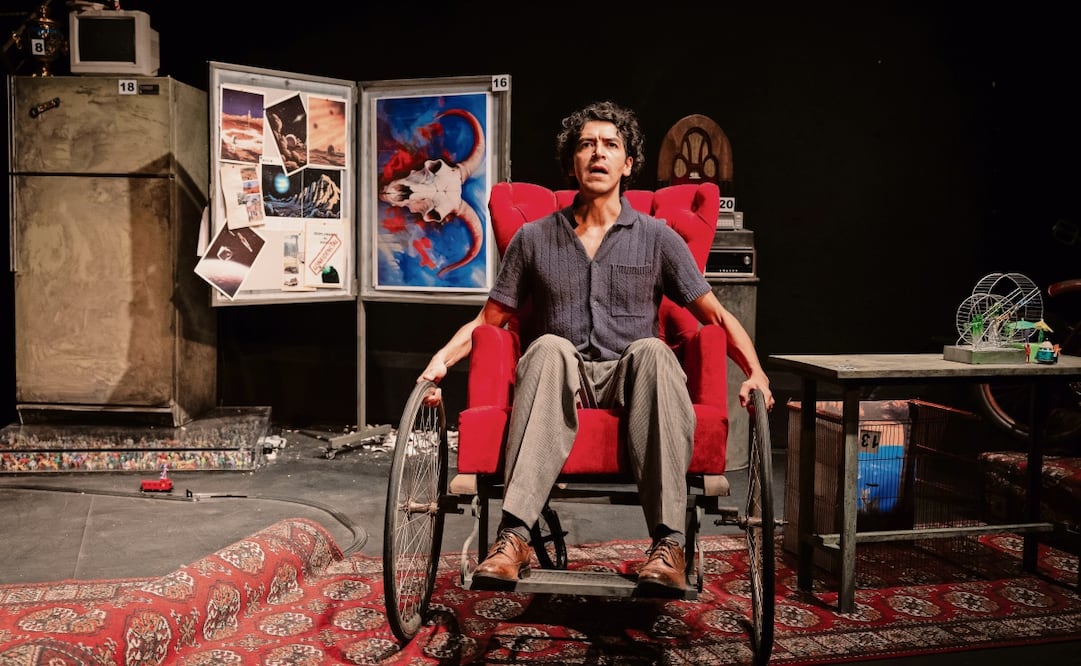 Nosotros íbamos a cambiar el mundo es un unipersonal protagonizado por Luis Eduardo Yee. Foto: Teatro UNAM / Pili Pala