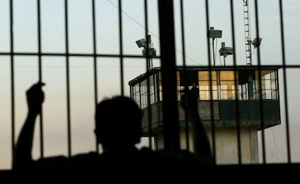 Trasladan a 20 reos de Mazatlán a penal federal; refuerzan estrategia de seguridad y reinserción social