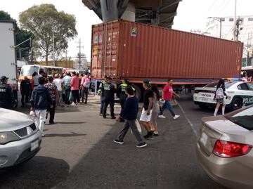 Muere hombre arrollado por un tráiler en Iztapalapa; el conductor ya fue detenido