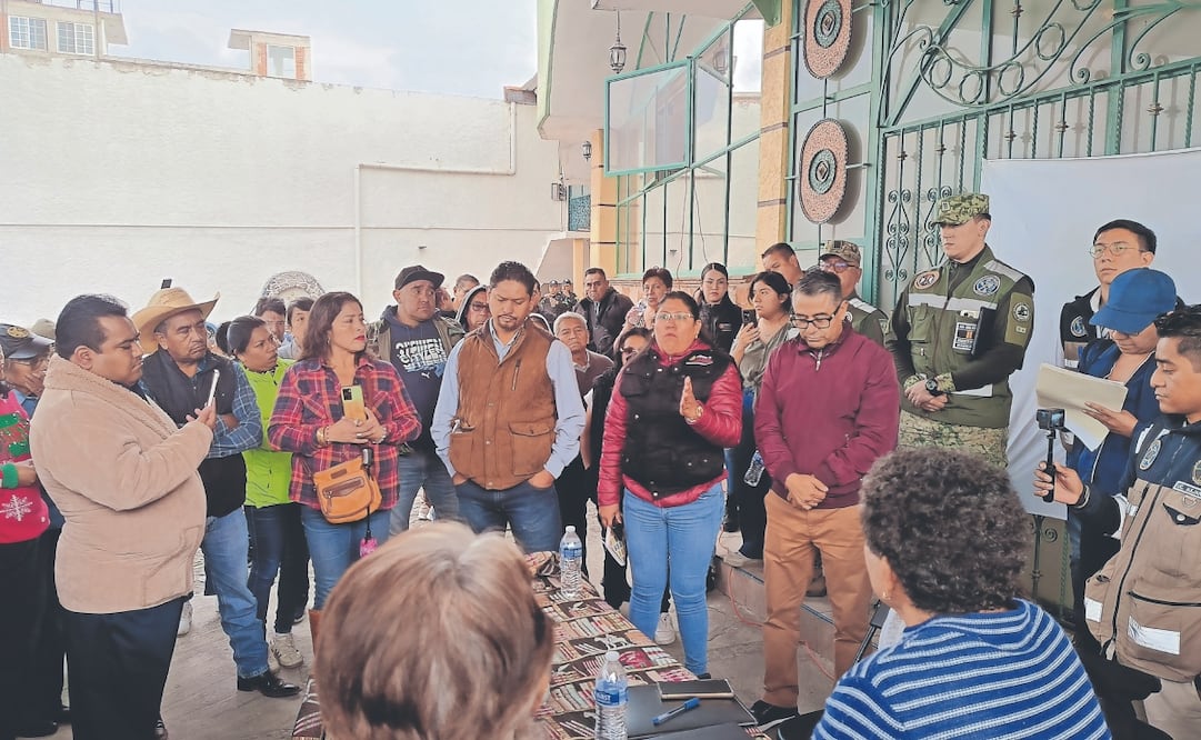 La suspensión fue acordada tras una reunión entre vecinos inconformes y autoridades. Foto: de GISELA GONZÁLEZ GRANADOS. EL UNIVERSAL