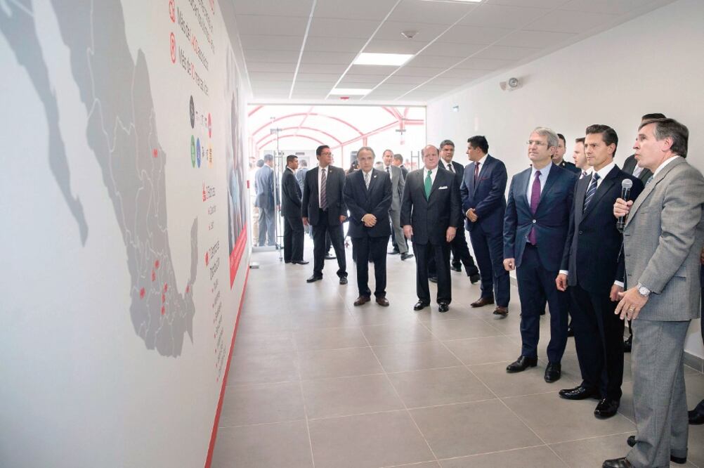 El presidente Enrique Peña Nieto inauguró la planta 15 de Nestlé en el país, donde se invirtieron 220 millones de dólares. Las nuevas instalaciones se ubican en Guanajuato (PRESIDENCIA)