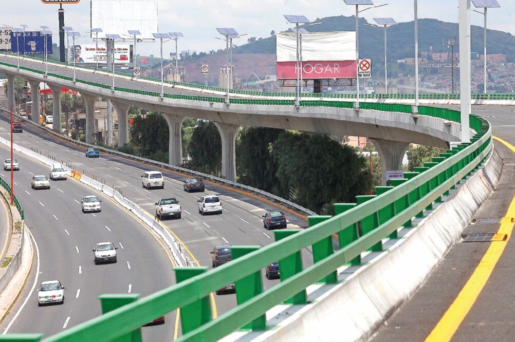 La empresa OHL opera el Viaducto Bicentenario (foto), el Circuito Exterior Mexiquense y la Autopista Urbana Norte (ARCHIVO EL UNIVERSAL)