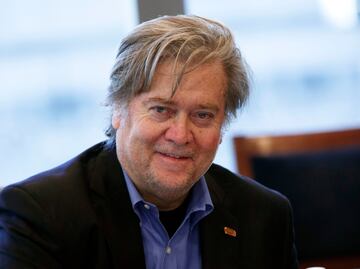 La prensa es el enemigo y debería "callarse la boca": Estratega de Trump