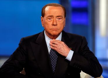 Berlusconi se somete a exámenes médicos por cuadro de “estrés”