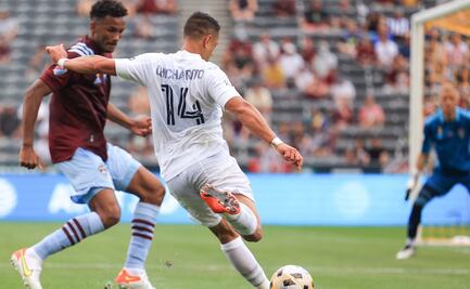 El increíble oso de 'Chicharito' Hernández en su regreso a las canchas con el Galaxy