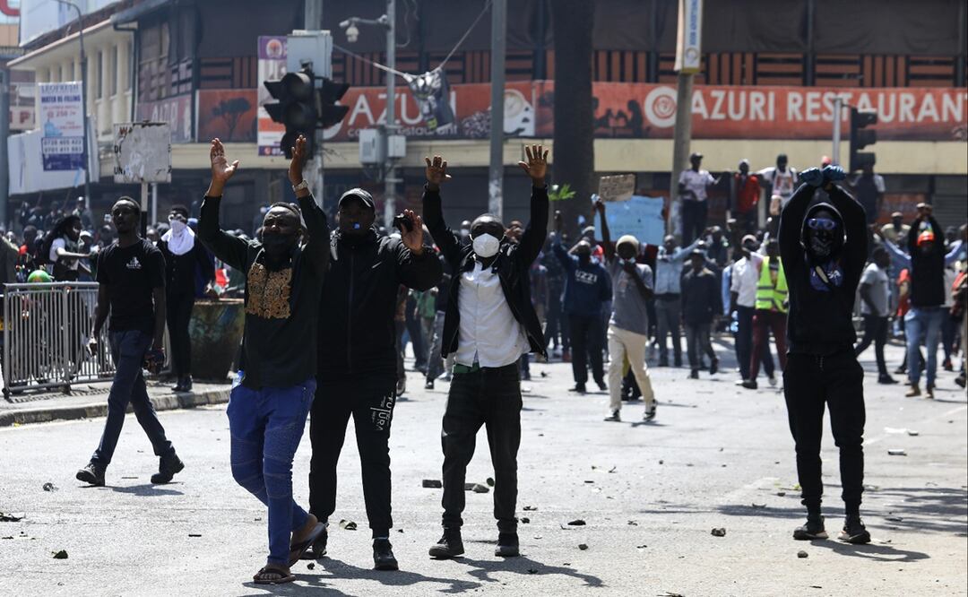 Miles de jóvenes se manifestaron en Nairobi contra un polémico proyecto de ley avalado por el Gobierno que contempla la subida de impuestos y la creación de otros nuevos. Foto: EFE