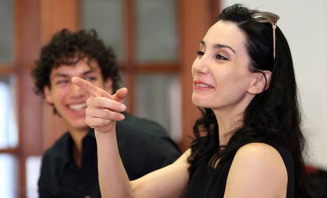 La acompañan sobre el escenario un multicultural elenco en el que destacan el mexicano Isaac Hernández, como protagonista masculino. FOTO: Mauricio Dueñas Castañeda/EFE.