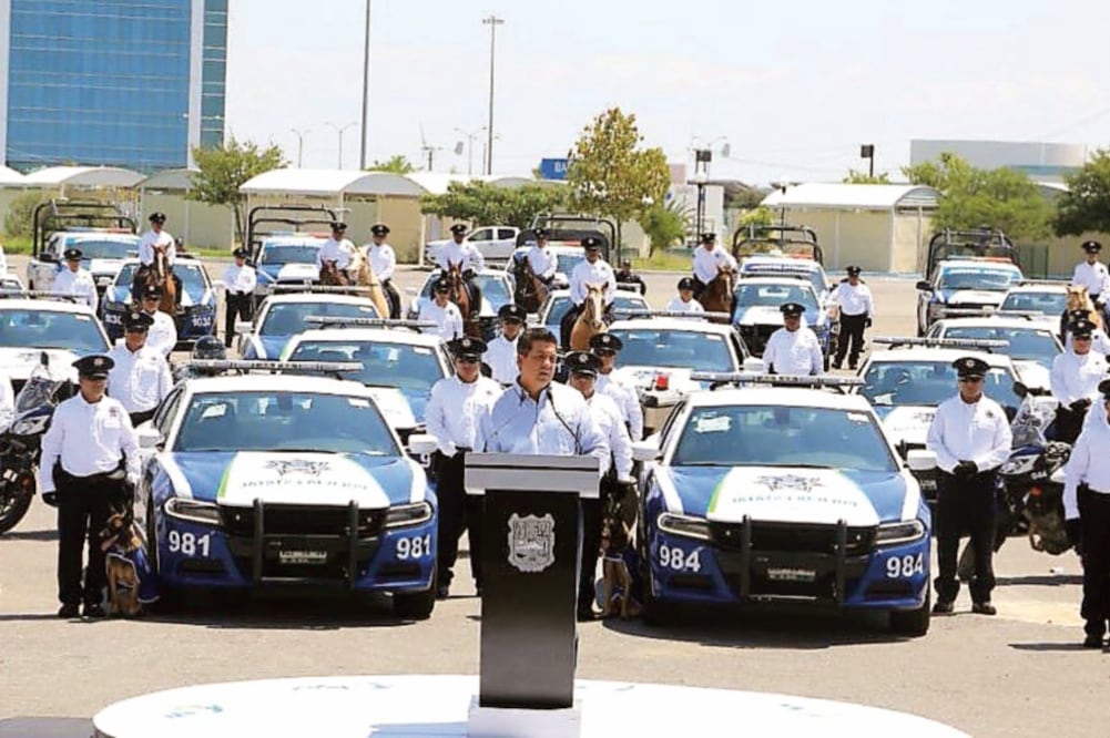 El gobernador Francisco García Cabeza de Vaca entregó 100 patrullas para la Secretaría de Seguridad Pública, 70 para la Policía Estatal de Auxilio Carretero y 30 para la unidad de Proximidad (CORTESÍA GOBIERNO DEL ESTADO)