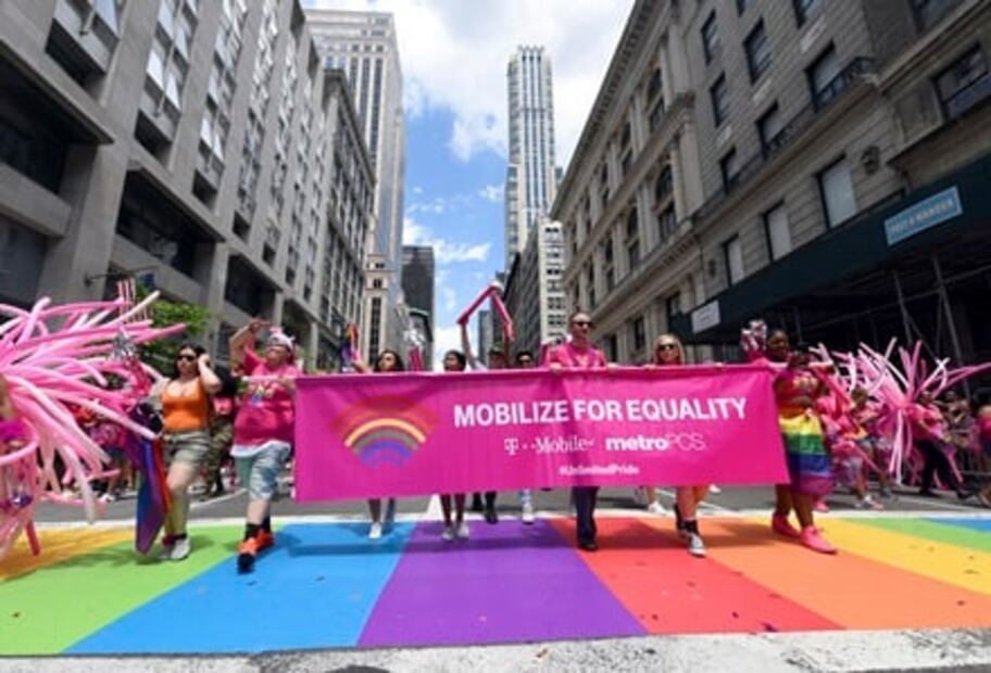 Nueva York celebra un multitudinario Desfile del Orgullo Gay