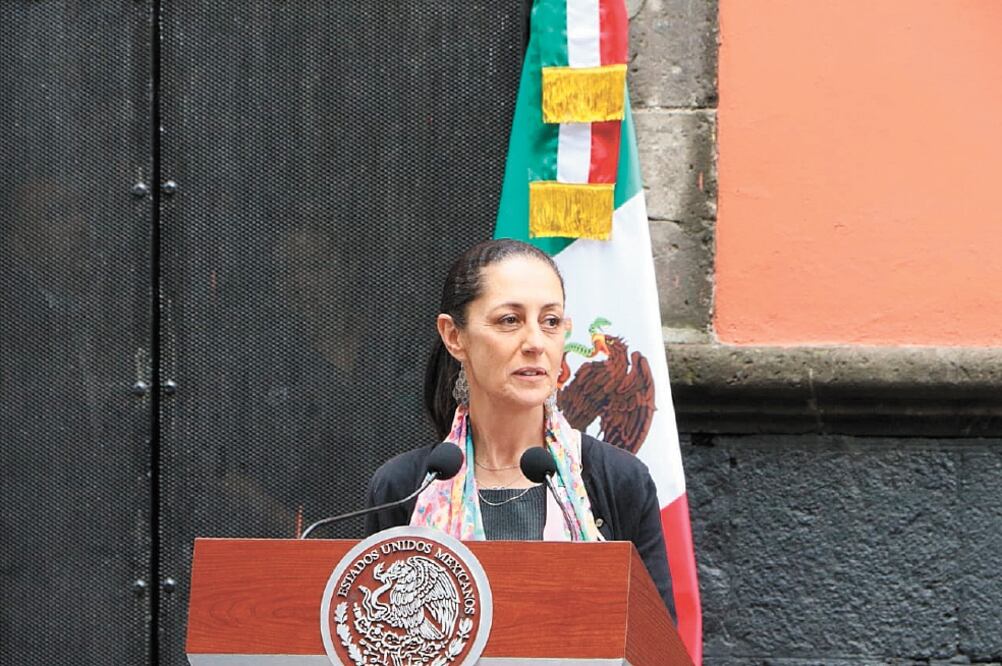 La jefa de Gobierno afirmó que ni la Secretaría de Movilidad local ni la de Comunicaciones y Transportes otorgan permisos para este tipo de autobuses. Foto: ESPECIAL