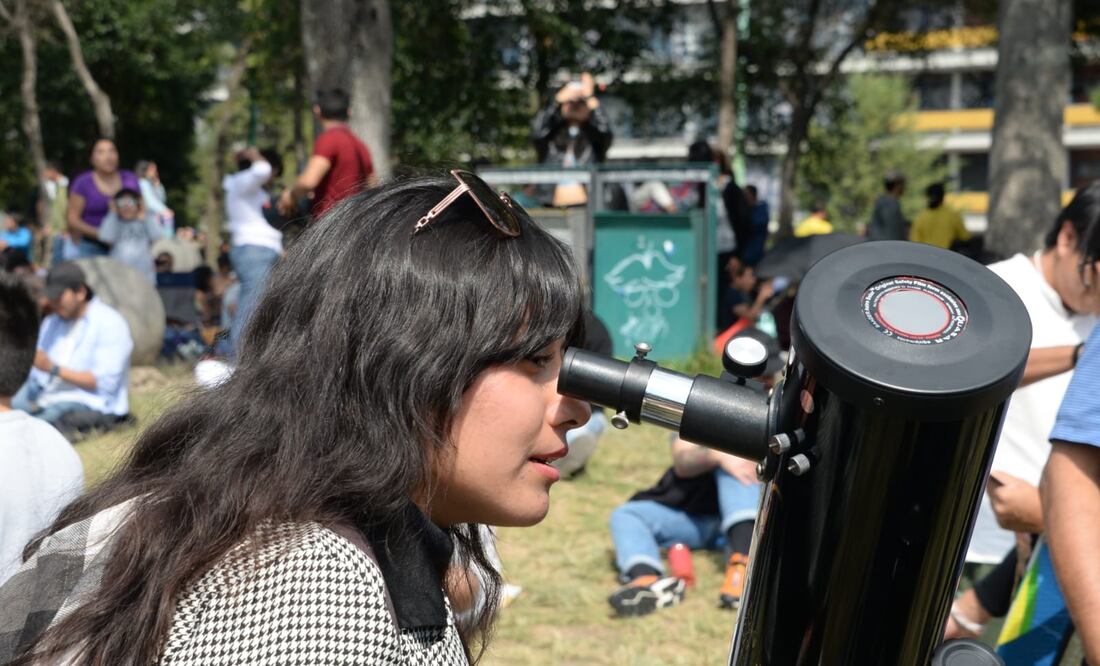 De acuerdo con el académico universitario, la oscuridad de este tipo de fenómenos astronómicos es un “engaño”, porque invita a levantar la mirada para ver el sol. Foto: Especial
