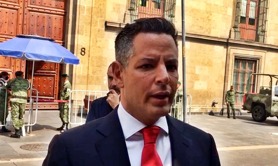 El gobernador Murat señaló que con el presidente López Obrador trató el tema migratorio, en donde, indicó, se ha puesto en la mesa el tema del libre tránsito de personas. Foto: especial