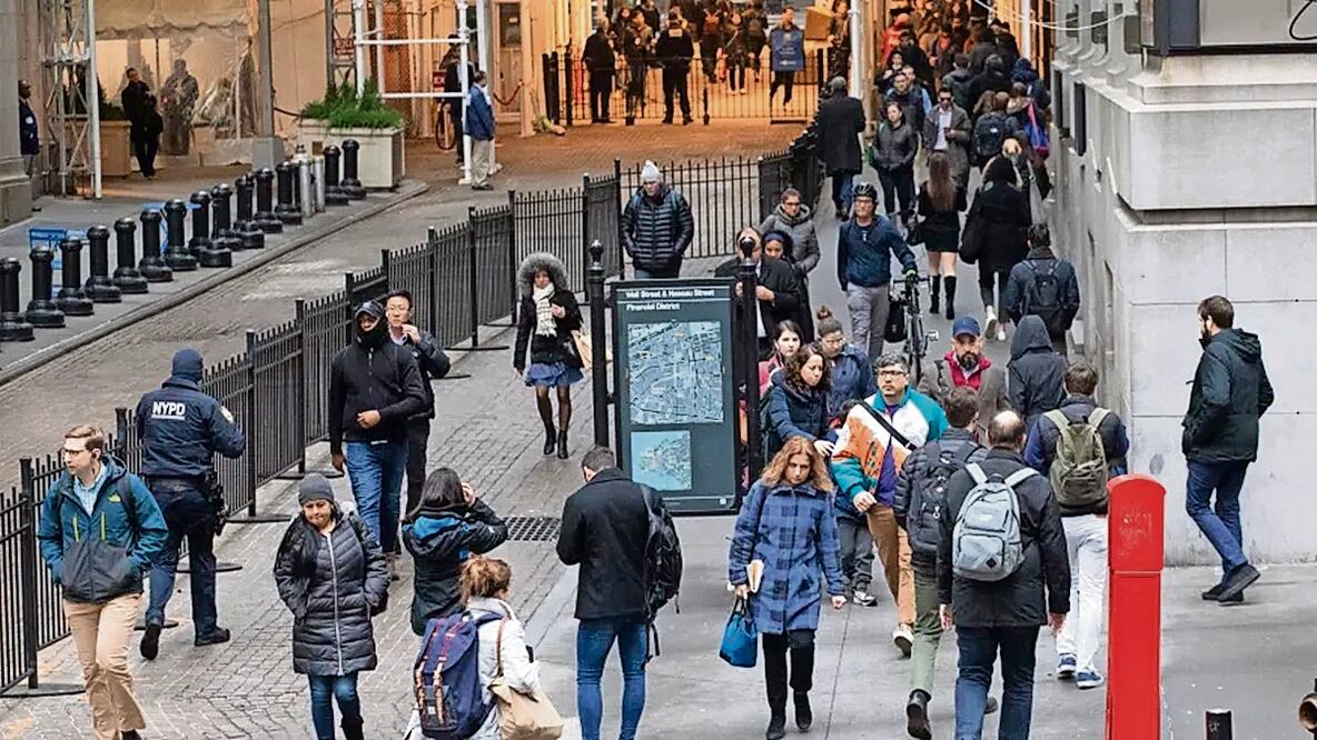 La pandemia de Covid-19 alteró profundamente los entornos laborales, al tiempo que llevó a las personas a replantear sus prioridades de vida Foto: Mark Leninihan / AFP