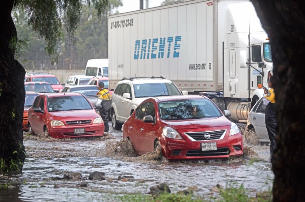 El oriente de la Ciudad de México podría ser el más afectado en las últimas fechas, pues ha registrado inundaciones mayores a 30 cm, como la registrada el día de ayer en la colonia Santa Martha Acatitla (imagen) (GUILLERMO PEREA. EL UNIVERSAL)