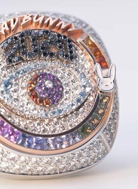 Los tres costosos regalos que recibió Bad Bunny tras ser el artista más escuchado en Spotify 