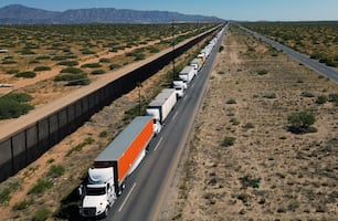 EU retira 20 mil visas a transportistas mexicanos; Canacar atribuye bajas a falta de inglés