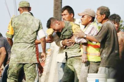 El soldado sacó a Sara, pero estaba muerta