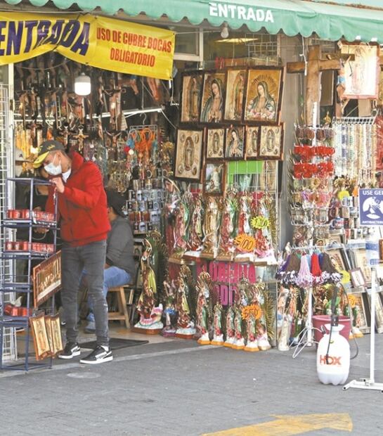 De lejitos, pagan peregrinos sus mandas a la Virgen