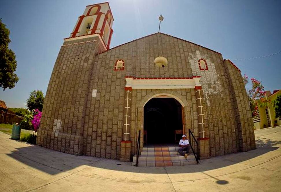 En este lugar, en el municipio de Tlatlaya, hasta el padre Nicolás, de la parroquia de San Pedro Apóstol, se escabulle para no hablar