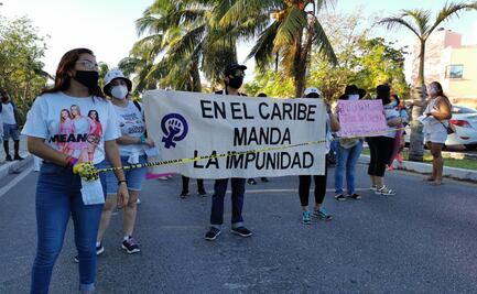Marchan contra los feminicidios en zona turística de Cancún