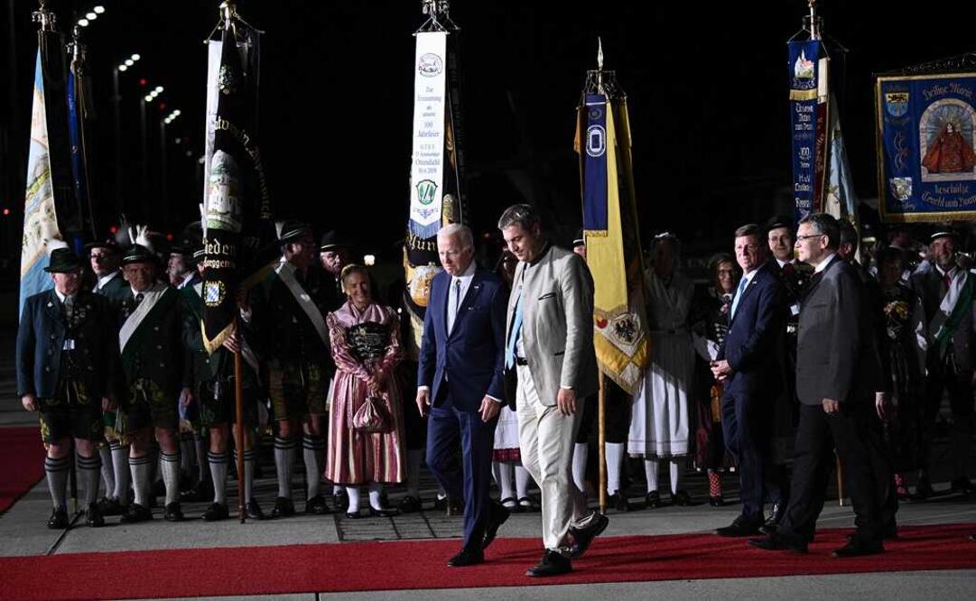Presidente de los Estados Unidos, Joe Biden (izquierda), es recibido por el primer ministro estatal de Baviera, Markus Soeder. Foto: AFP