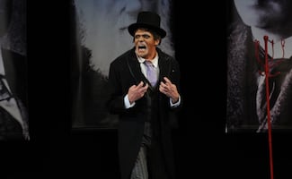 Por qué “El gorila”, la despedida teatral de Alejandro Jodorowsky, está conmoviendo al público
